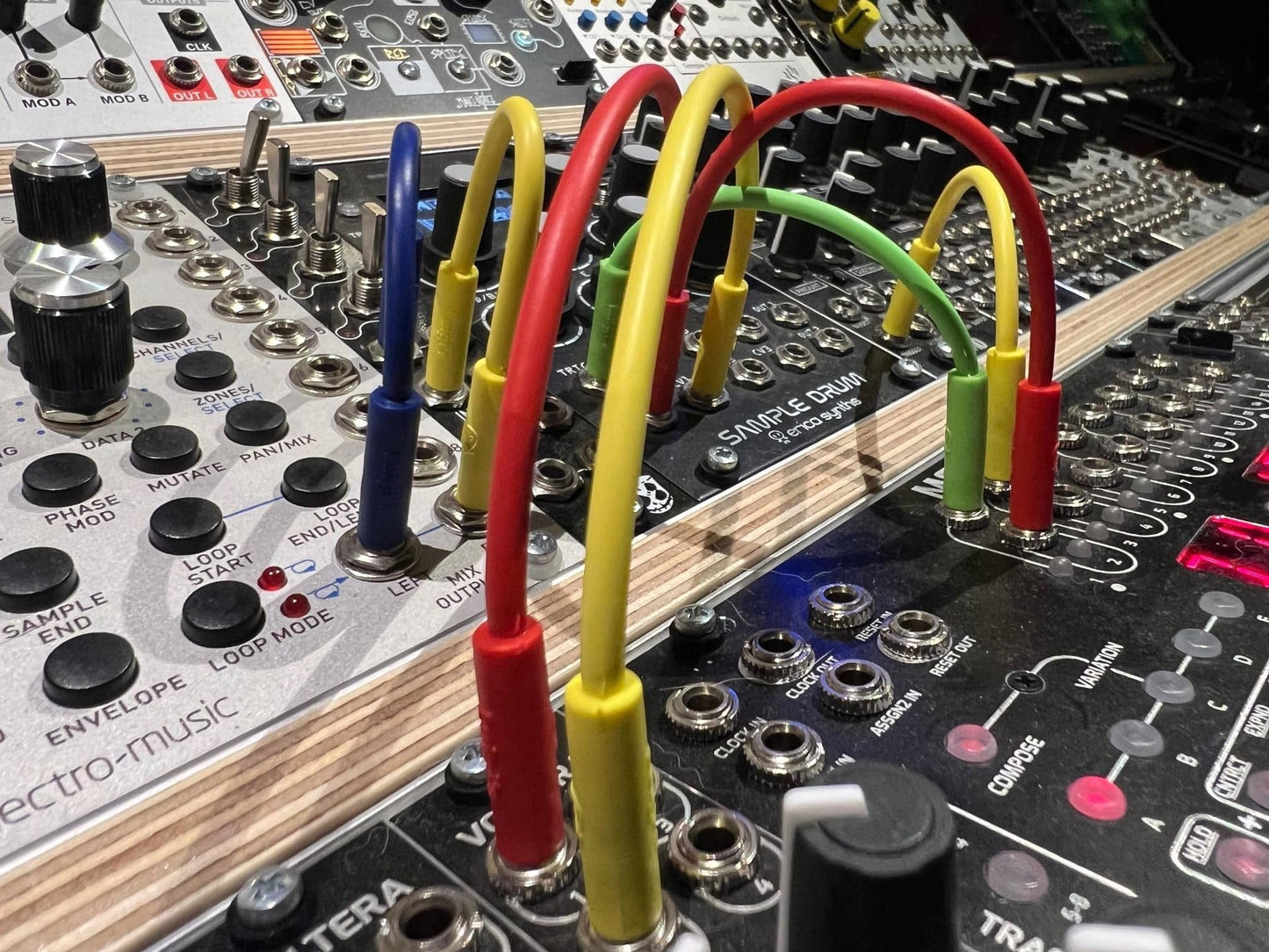 Starving Students Music Supplies Luigi's Modular mPatch Mini Eurorack Patch Cables - White 15 cm (6 in) 5 Pack